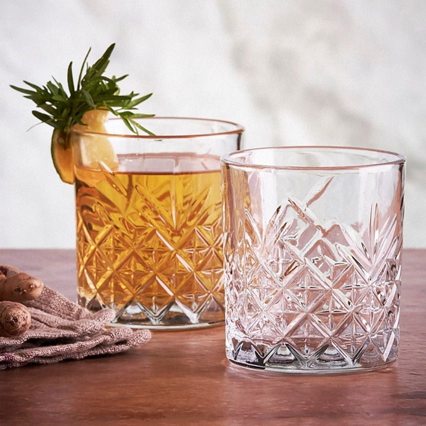 Vasos y copas de cristal que puedes usar con tus bebidas favoritas